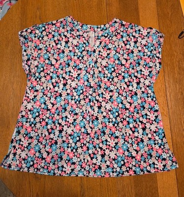 Dear Scarlett Lizzy Top L Blouse Short  Roll Tab Sleeve V-Neck Roomy Floral NWOT