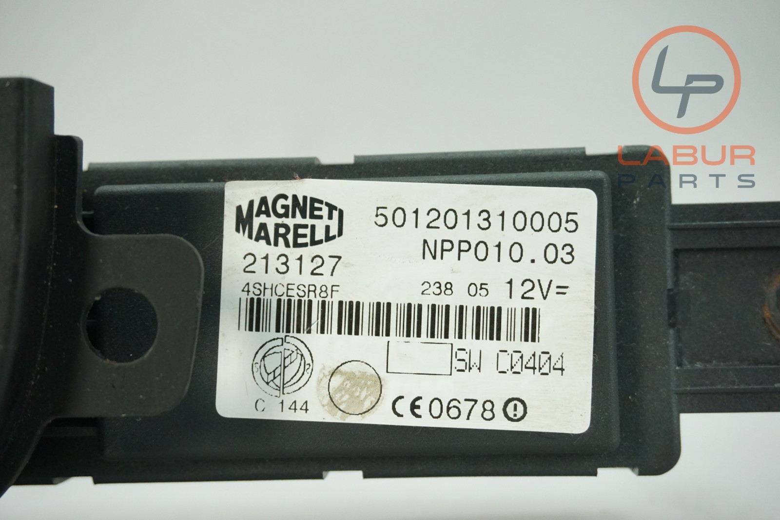 M139 03-13 Maserati Quattroporte Front Right Passenger Door Window Switch B1015