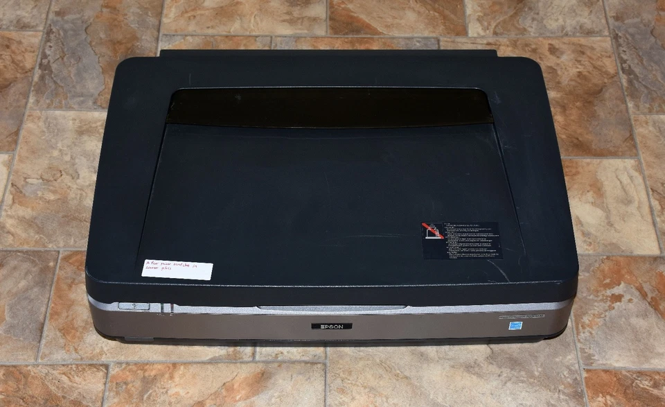 EPSON Expression 10000 XL Flachbettscanner mit A3 Transparenzeinheit - GETESTET