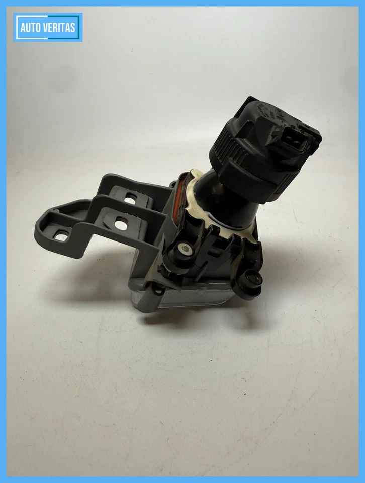 Original VW Polo (MK2) front fog lamps left front 867941702 - Image 4 of 4