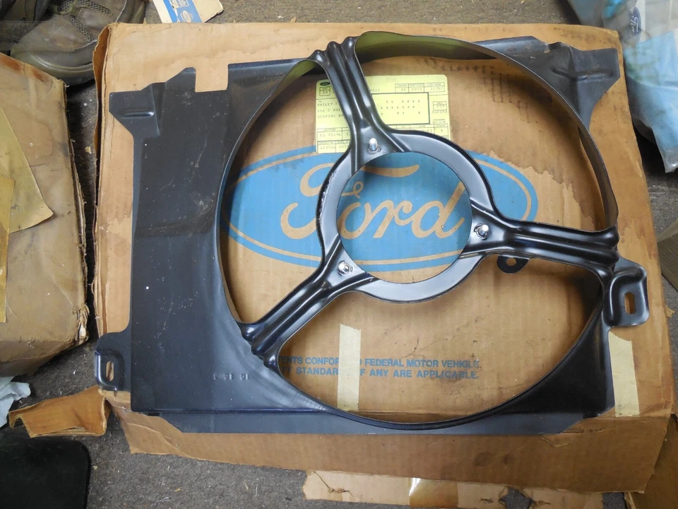 Cubierta de ventilador Ford Escort 1983 1984 1,6 L E3FZ-8146-A nuevo de lote Foto 3 de 4