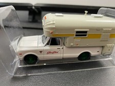 1/64 GREENLIGHT 1968 CHEVROLET C10 & SILVER STREAK CAMPER WHITE CHASE CAR