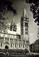 POSTED VINTAGE POSTCARD PÉCS CATHOLIC CATHEDRAL TOWERS HUNGARY LITHO B&W