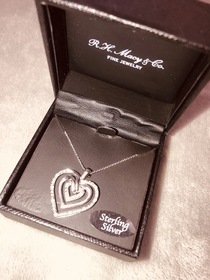 Collar de plata de ley de 18" colgante de diamantes triple corazón Macy diestro 1/10 ctw NUEVO Foto 2 de 4