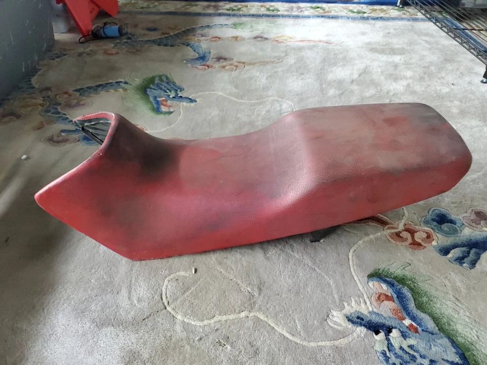 Sillín de asiento interceptor Honda VF500F VF 500 F 1984-1985 bueno Foto 4 de 4