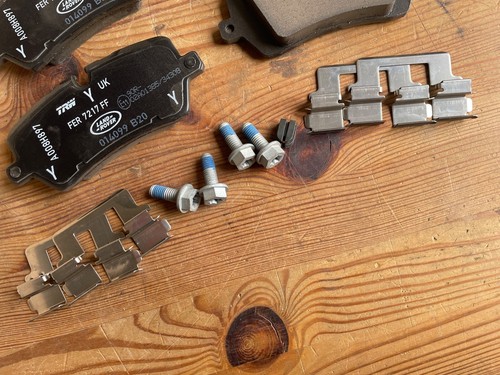 Land Rover Defender (L663) 19- NEW GENUINE rear brake pads LR139173 21E - Picture 4 of 5