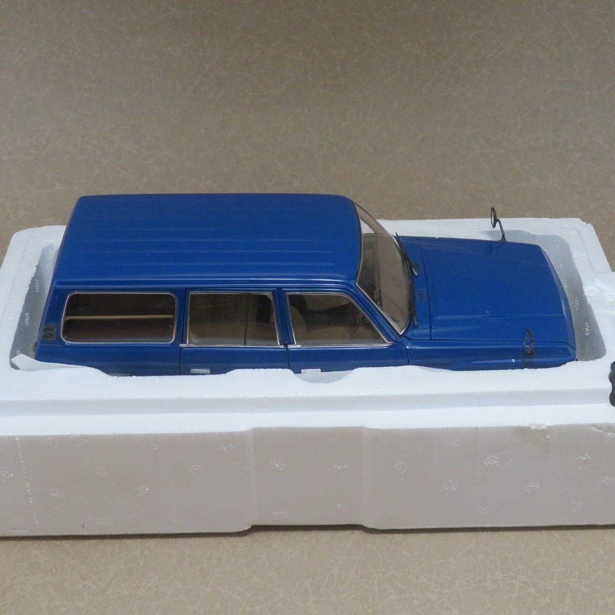 しょうしょう Kyosho Original 1/18 Toyota Land Cruiser 60 Red Finished