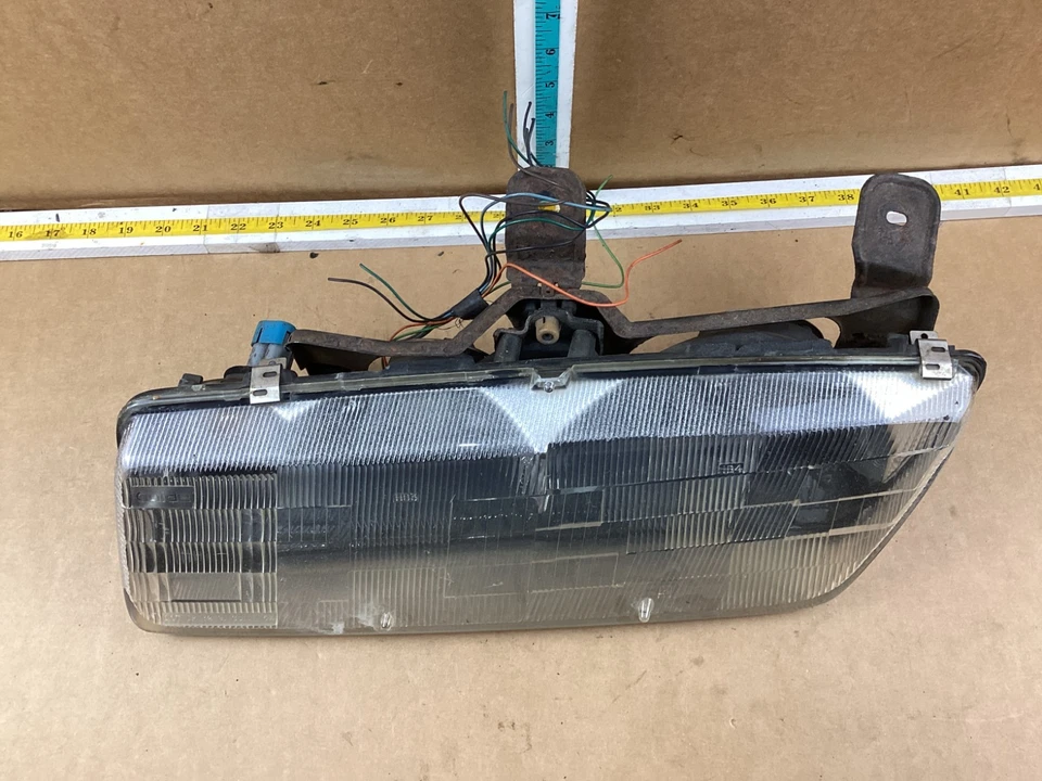 1991-1996 Saturn S Series Front Left Driver Side Headlight Assembly 16512117 - Image 2 of 4