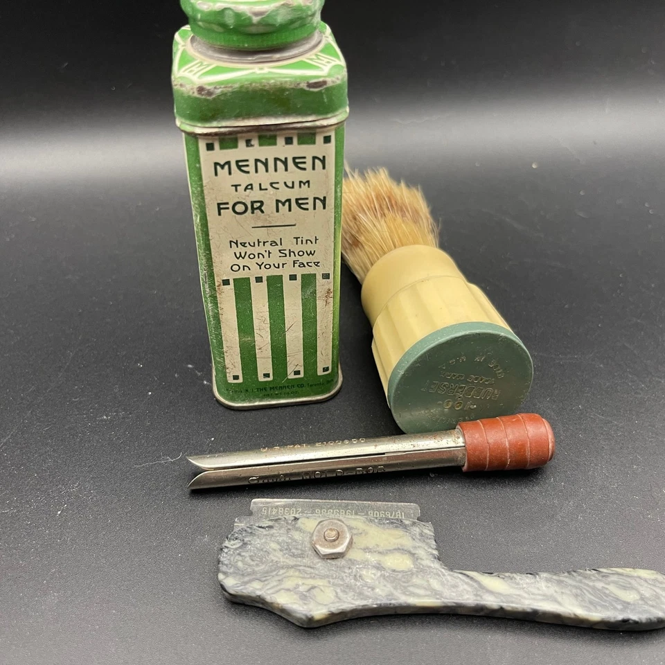 Accesorios de afeitado vintage de estaño a rayas verdes y blancas de talco para hombre Foto 3 de 4