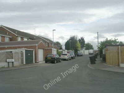 Photo 6x4 Lawns Drive - Beechfield Pudsey/SE2233  c2011