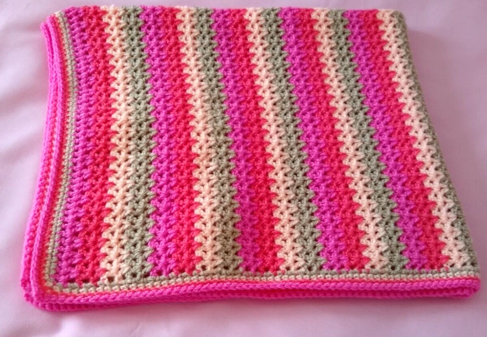 Manta brillante hecha a mano de ganchillo para bebé niña para cochecito/cuna/cuna/cesta Moisés NUEVA Foto 2 de 4