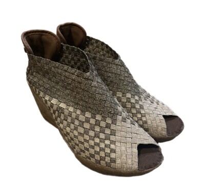 Bernie Mev Sabrina Metallic Gold Womens Slip-On Peep Toe