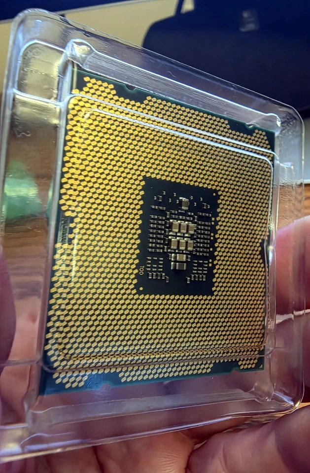 CPU Intel Core i7-3820 3,60 GHz 4 núcleos 10M LGA-2011 de tercera generación Foto 3 de 3