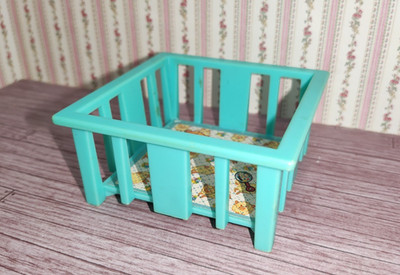 Fisher Price Kinder-Laufstall - Miniatur für Puppenhaus Puppenstube 1:18