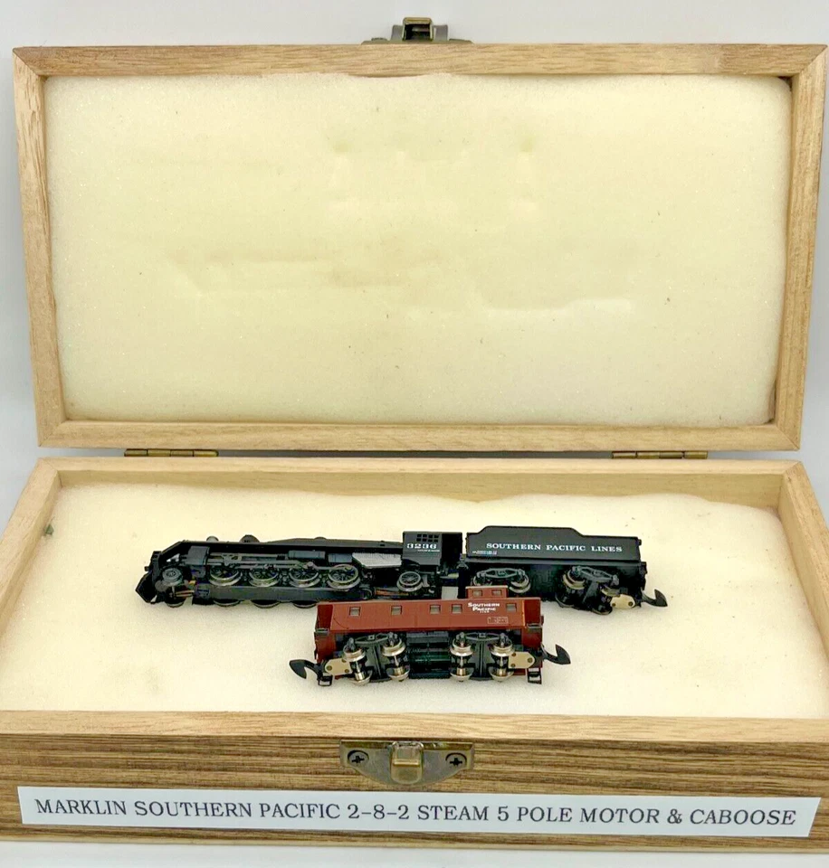 Z Scale Marklin Southern Pacific 5 Pole Steam Loco 2-8-2 w/ Caboose Custom Case - Image 4 of 4