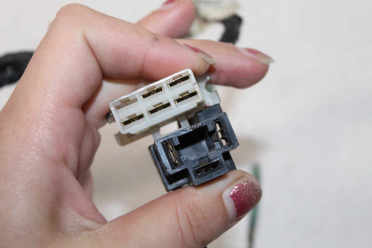 KAWASAKI NINJA ZX900 FRONT HEADLIGHT WIRE WIRING HARNESS (TOE598