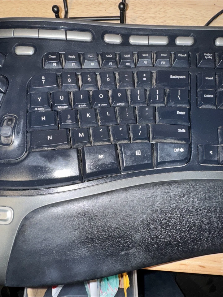 Microsoft Natural Ergonomic Keyboard 4000 V1.0 Tested. W/ Front Tilt Plate - Image 4 of 4