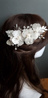 silberner Blumen Hochzeitskamm, Blumen aus feinem Schmuckdraht, mit Perlen 