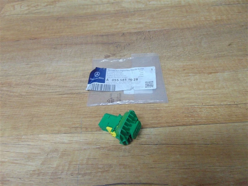 Brand New Plug Genuine Mercedes - A0555451028 | eBay 