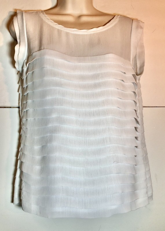 DRESSBARN WOMENS  PETITE SIZE PS/PM WHITE FLAT RUFFLED SHEER BODICE 