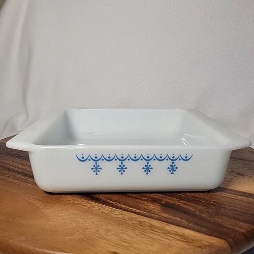 Vintage Pyrex White Blue Garland Snowflake 922 8x8x2 Casserole Baking Pan USA