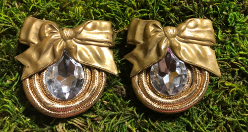 Vintage Designer Toney & Romelda Gold Tone Reef and Bow Clip on Earrings - Picture 2 of 3