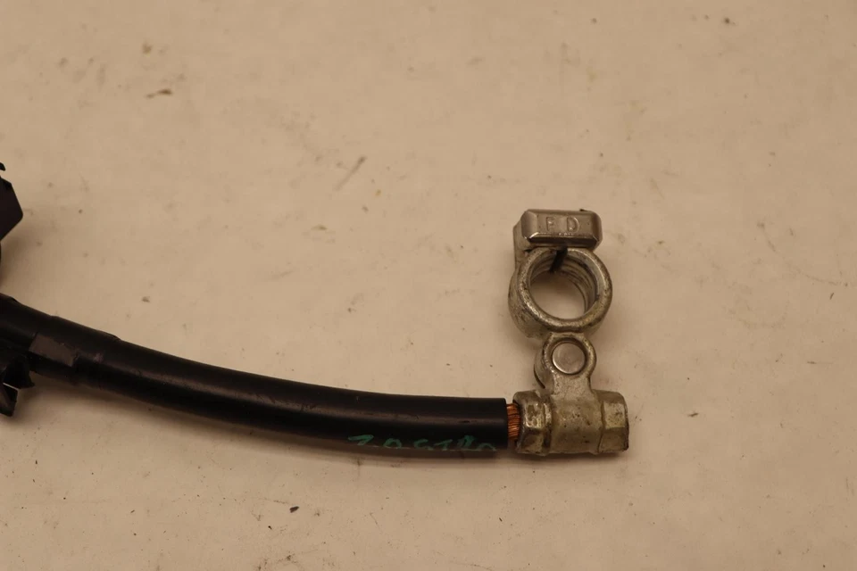 Terminal de batería negativa Chevy Corvette 2014-2019 con sensor de corriente OEM Foto 2 de 4