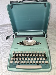 Vintage Remington Streamliner Sperry Rand Portable Manual Typewriter w/Case Aqua