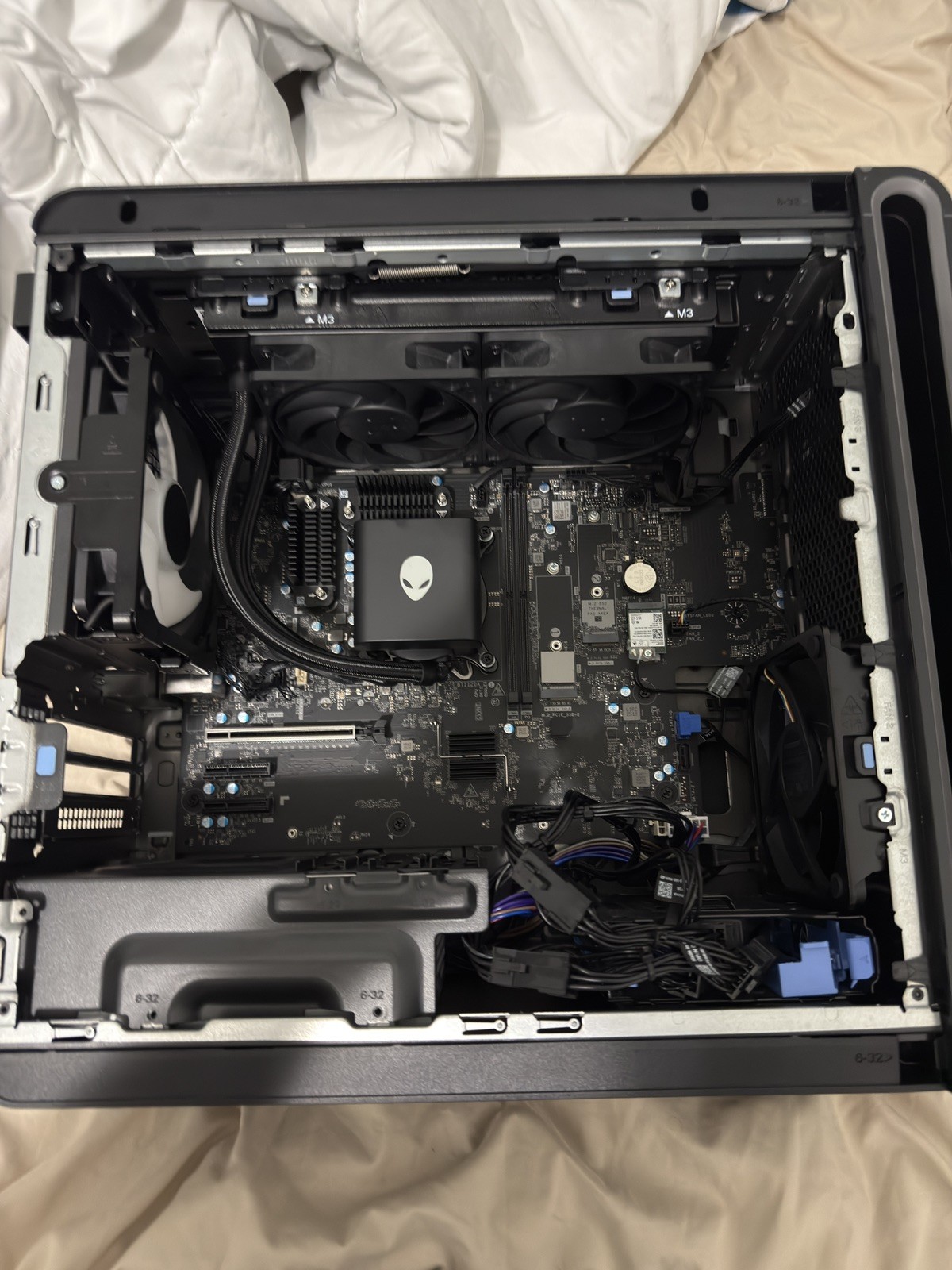 Alienware Aurora R16 ACT1250 LGA1851 Case w/ AIO and PSU (No