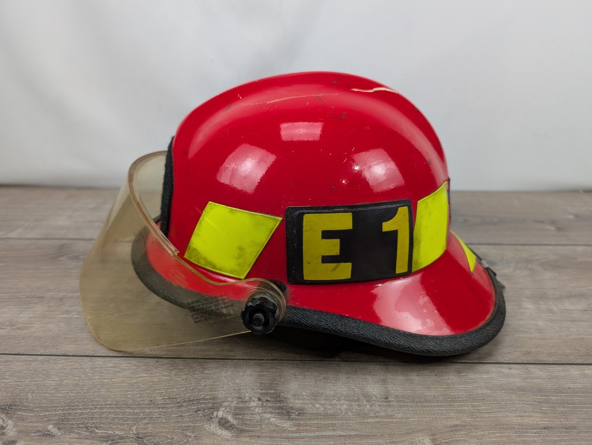 Cairns & Brother Inc. Fire Helmet Red 662C Metro II 