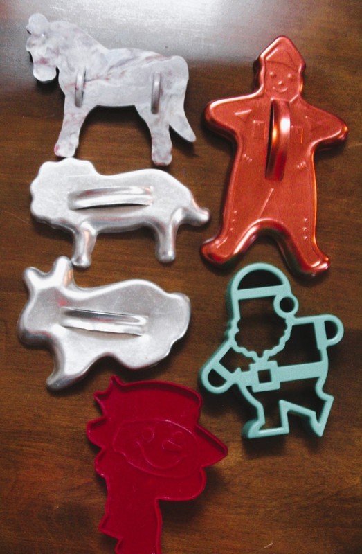 Lot of 6 Vintage Metal & Plastic Christmas & Everyday Anyday Cookie Cutters