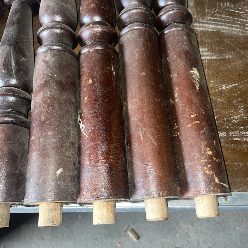 "Lote de 8 balaustres de husillo escalera torneada pino c1890 barniz antiguo 26, 30 y 31""" Foto 4 de 4