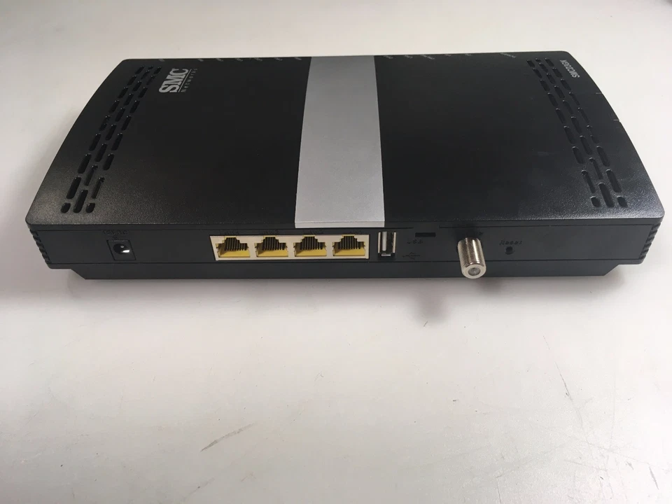 SMC SMCD3GN-RES DOCSIS 3.0 4-Port Gigabit Ethernet Wi-Fi Cable Modem w/ Adapter - Image 4 of 4
