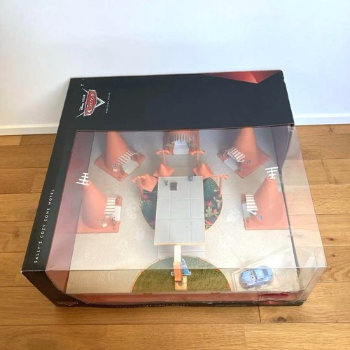 Disney Pixar Cars Precision Series Sally's Cozy Cone Motel Playset Damaged Box