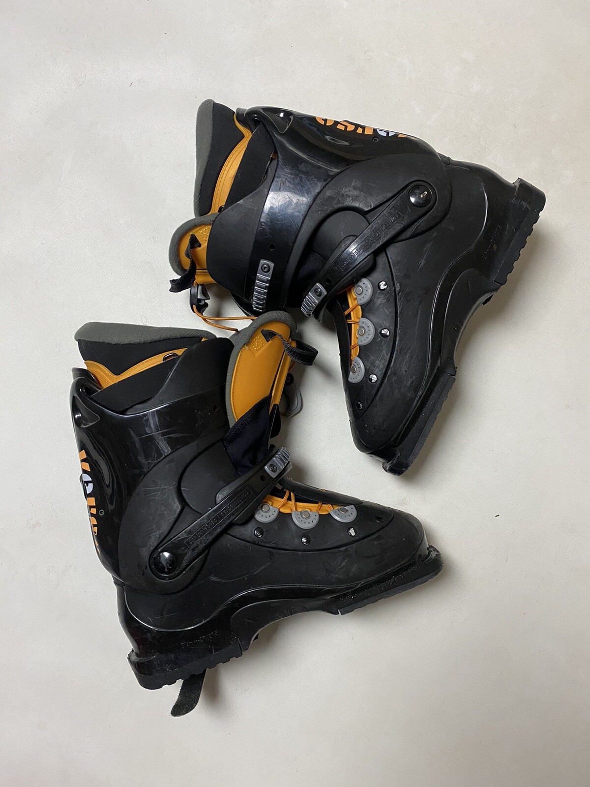 Scarponi da sci Salomon. Taglia UK 8 5 ThermicFit nero arancione con borsa