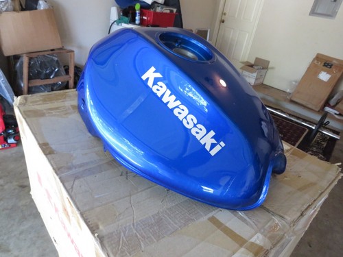 NOS Kawasaki EX650 A7F ER6F ABS 2007 GENUINE BLUE FUEL TANK GAS 51084-5331-723 - Picture 5 of 12