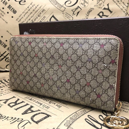 Gucci Portefeuille Long GG Supreme Breloque Ronde Micro FK277 23 Authentique