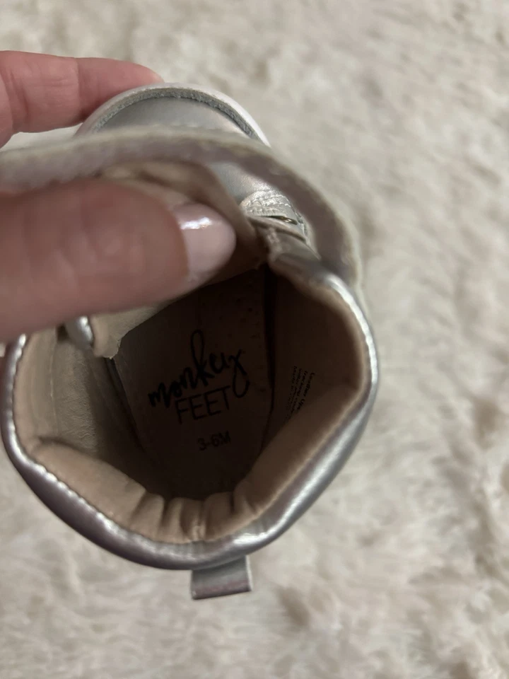 Pies de mono bebé talla Botines plateados 3/6 meses. Lindo, gran forma Foto 4 de 4