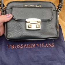 Trussardi Jeans Borsa a tracolla piccola in pelle nera vegan con sacchetto antipolvere
