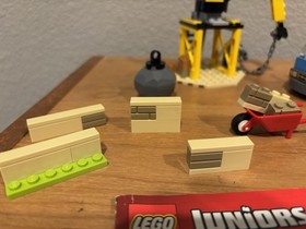 LEGO Juniors: Construction (10667), With Minifigure & Manual 1
