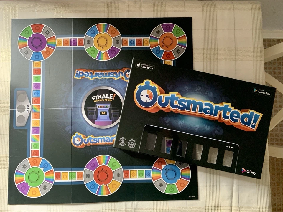 Outsmarted! The Live Family Quiz Show Board Game By QPlay 2022 Complete - Image 3 of 4