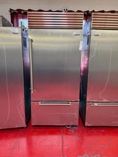 36” Subzero Refrigerator Bottom Freezer BI36USPHRH (Used 2017)