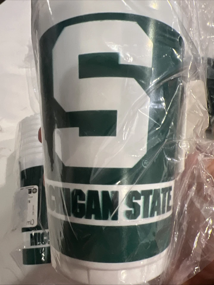 Michigan State Spartans Party Pack 160 Napkins, 32 Cups, 6 Table Cloths - Image 2 of 4