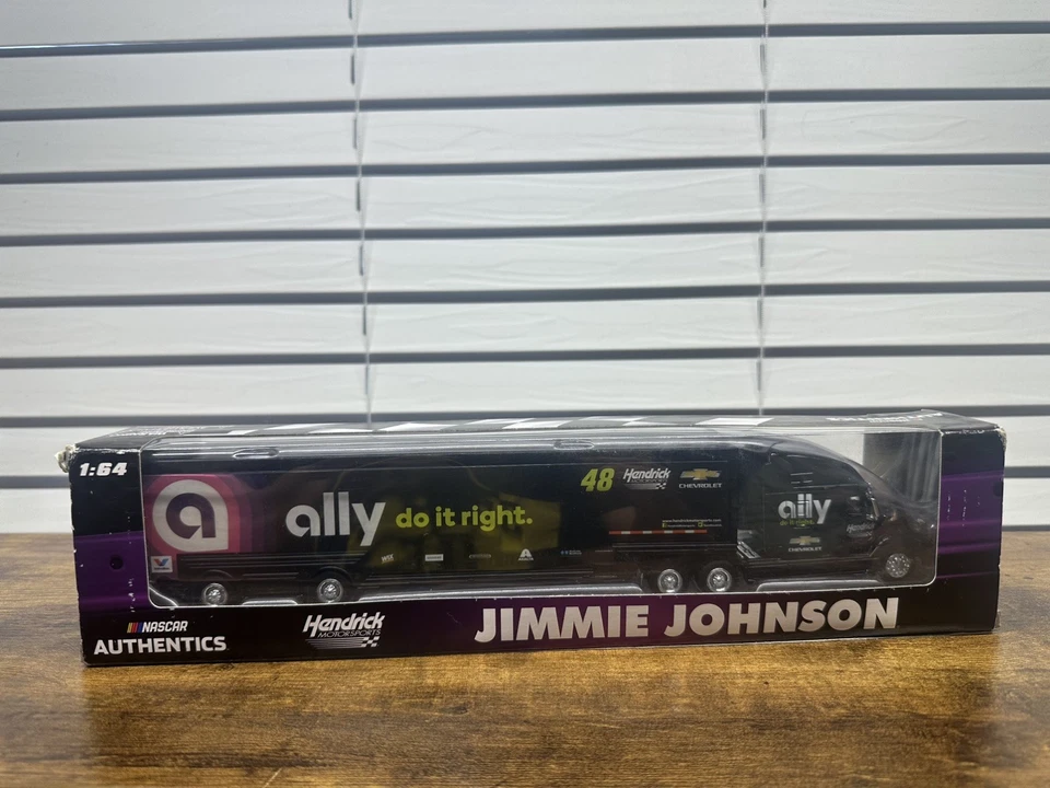 Jimmie Johnson #48 NASCAR Authentics ALLY 2019 Hendrick 1/64 Die-Cast Hauler NOVO - Imagem 3 de 4