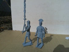 Rose Miniatures, Roman Centurion officer & standard, unpainted lead 54mm, DJ