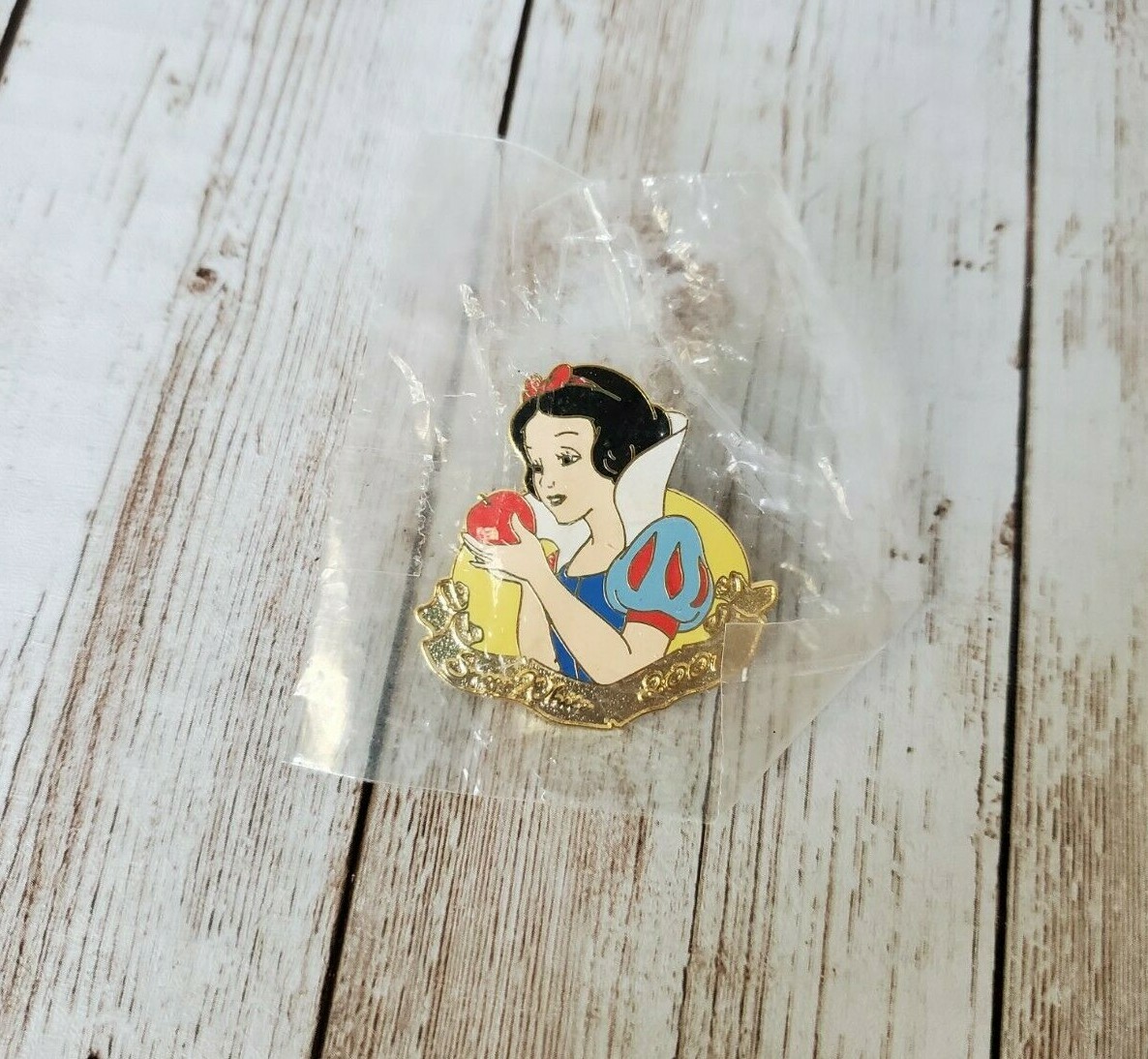 2001 Disney Snow White Official Platinum Pin Collection Trading #1 