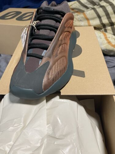 Size 10 - Adidas Yeezy 700 V3 Copper Fade - Picture 3 of 5