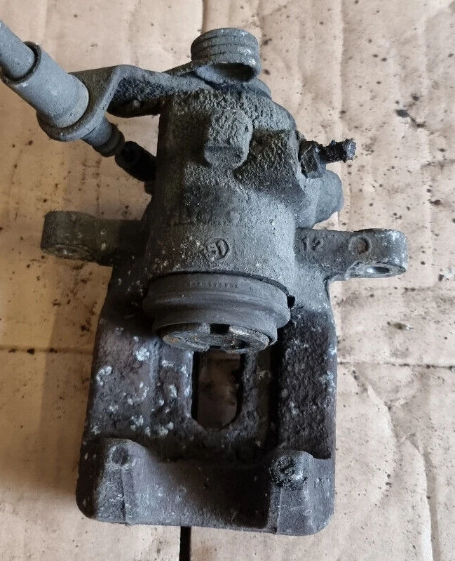 PEUGEOT 308 MK1 2013 PASSENGER SIDE REAR BRAKE CALIPER 9802020780 - Image 2 of 2