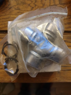 Land Rover Freelander 1 Prop Shaft Universal Joint  TVF100000