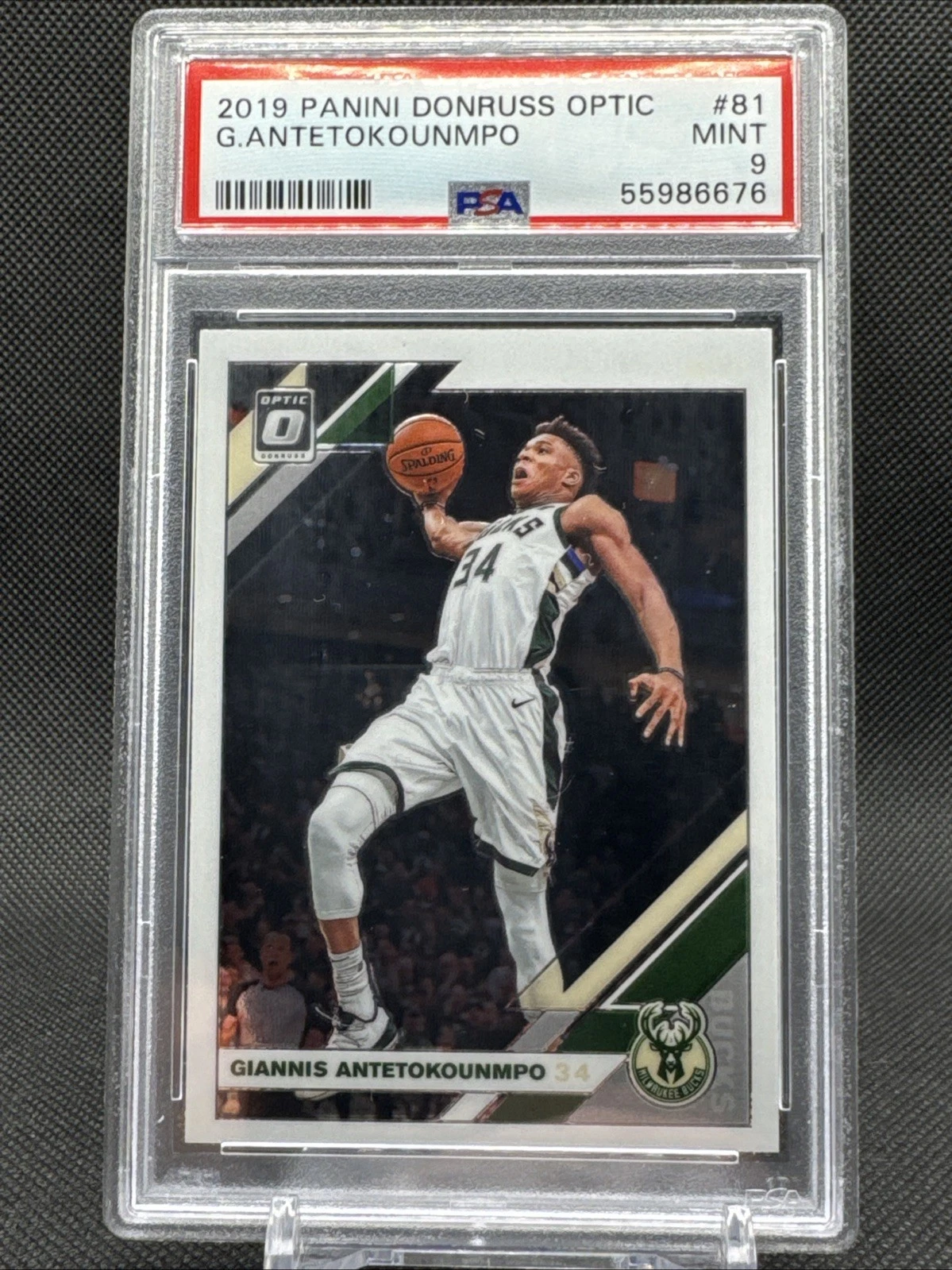 Giannis Antetokounmpo trading card